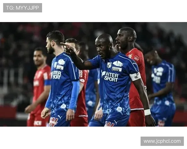 法甲球迷追打球员事件全程视频及事件始末